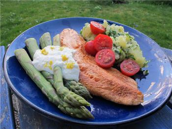 Omega3 odlad fisk stekt sparris